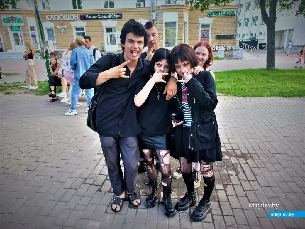 Панки тоже тут. Благотворительный концерт в защиту бездомных животных. Могилев, Комсомольский сквер, 13.07.2023 г.