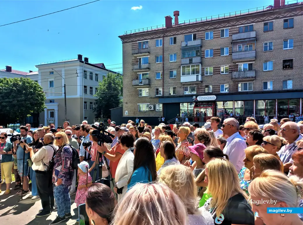 Борис Моисеев: «Я люблю тебя, жизнь!». В Могилеве открыли мемориальную  доску в честь артиста | magilev.by