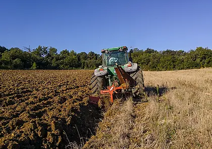 Тракторист из Осиповичского района украл 200 литров окрашенного дизтоплива