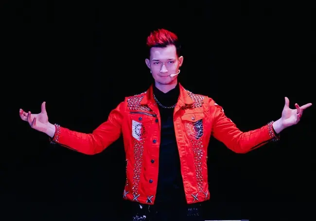 Иллюзионист Илья Кахнович привез в Могилев шоу «Цирк иллюзий»