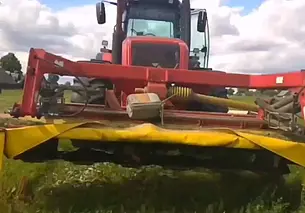 Спящий на лугу мужчина попал под косилку в Червенском районе