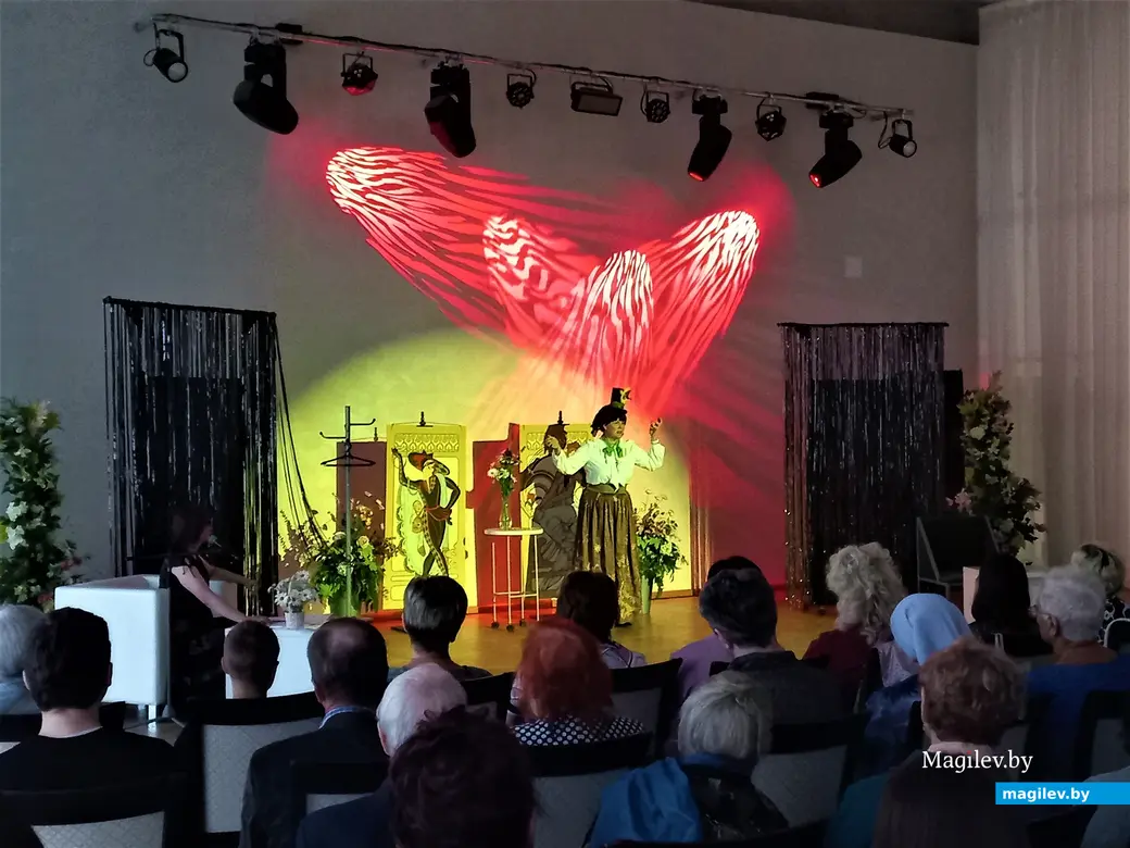 Спектакль народного театра Дворца культуры области под руководством Аллы Кусковой «Многоликая любовь». «Живая картинка» Александры Панькиной. Могилев, 20.07.2023 г.