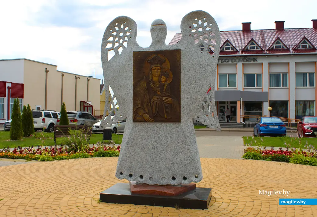 Путешествие одного дня в Белыничи. Скульптурная копия иконы. Июль 2023 год.