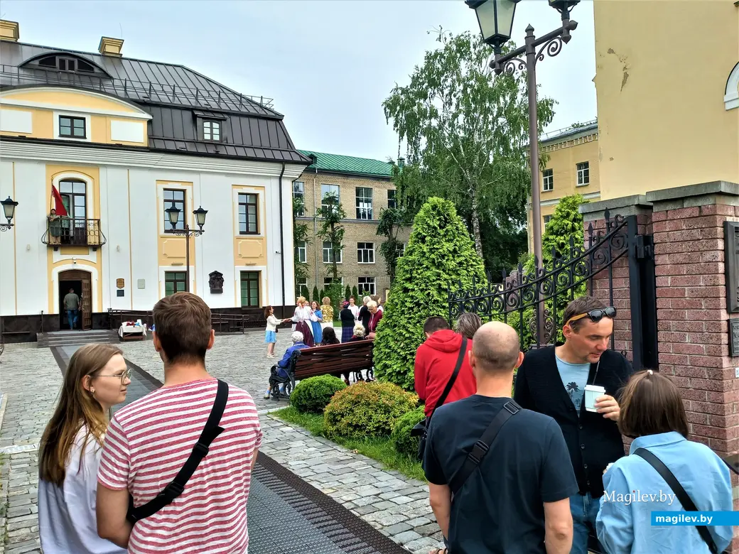 Вечер белорусских народных танцев и песен во дворике музея Бялыницкого-Бирули. Могилев, 22.07.2023г.