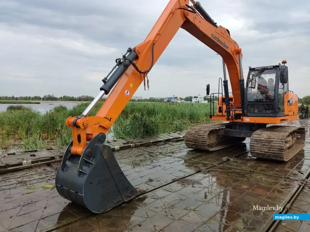 В Могилеве идут работы по очистке Гребеневского водохранилища. 24.07.2023 г.