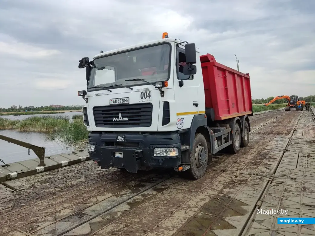 В Могилеве идут работы по очистке Гребеневского водохранилища. 24.07.2023 г.