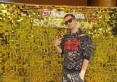 «За наш фокус предлагали большие деньги…». Привезший в Могилев «Цирк иллюзий» Илья Кахнович – об изнанке цирка и не только