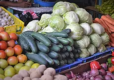 Завышение цен и реализация продукции без документов: Комитет госконтроля проверил один из рынков Бобруйска