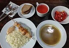 Шашлык «Побег из курятника» и компот из поречки: пообедали в могилевской «Карчме у сяброў» за 8 рублей 70 копеек