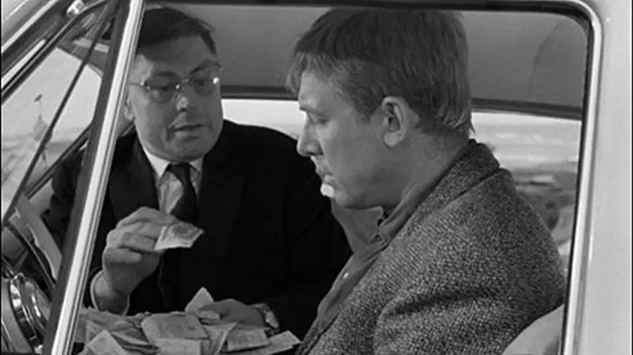 Кадр из фильма «Берегись автомобиля».