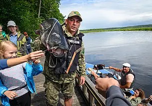 Песни под гитару и сом весом 28 кг: фоторепортаж с «Большой бард-рыбалки» в Быховском районе