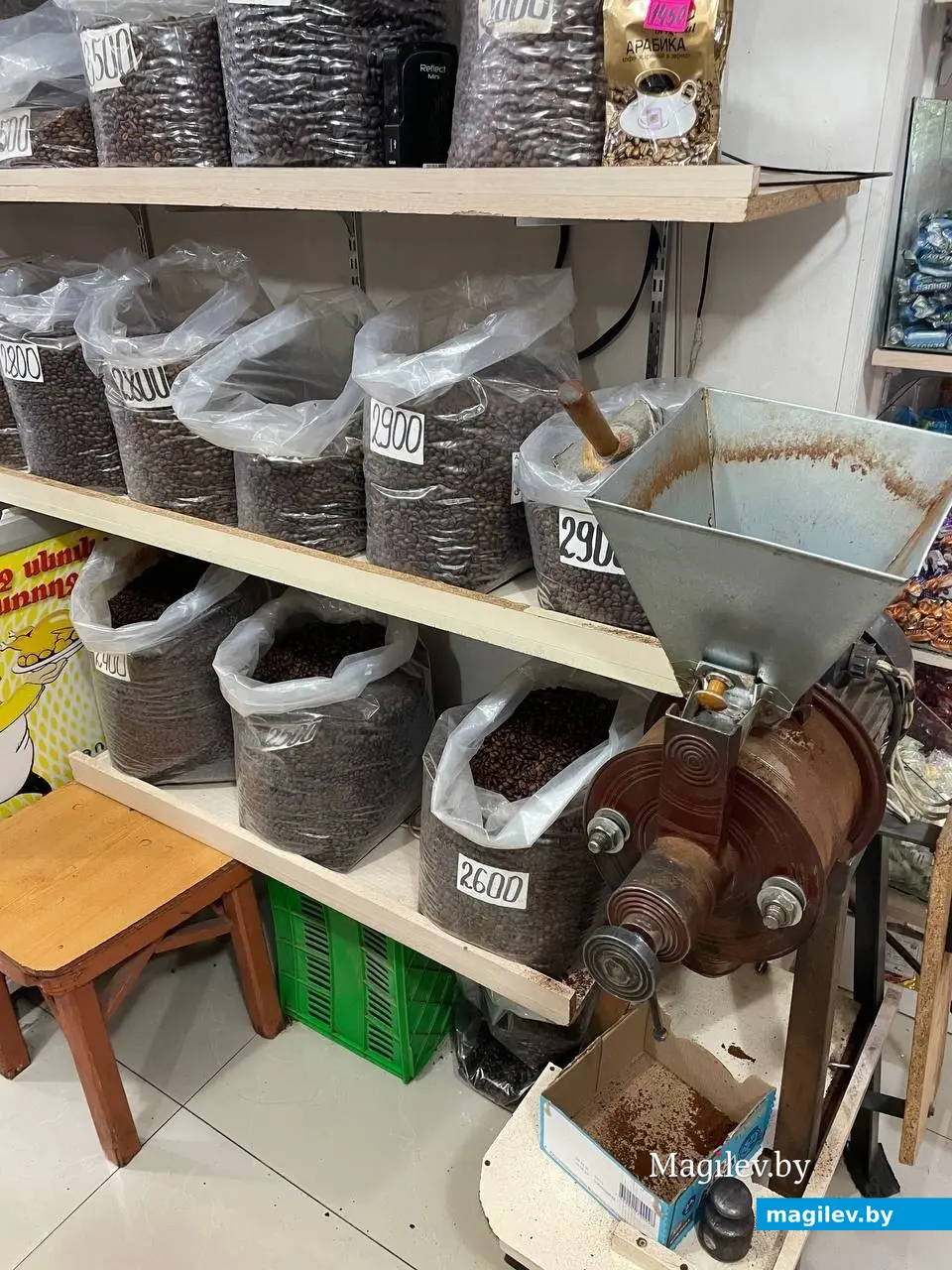 Кофе можно намолоть сразу в магазине.