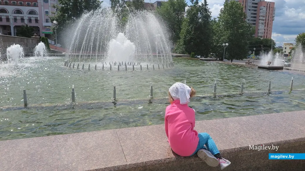 Июль 2023 г. Могилев, фонтан у Китайской стены.