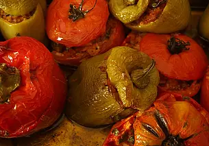 Не только фарш и рис: чем еще можно начинить фаршированный перец