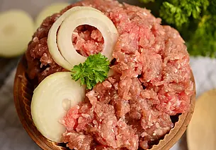 Сочнее, вкуснее и ароматнее: что добавить в фарш, чтобы улучшить его вкус
