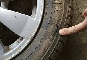 Жертва мести: могилевчанин порезал колеса чужого авто