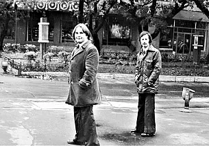 Однажды в Могилеве  Лавочки у кинотеатра «Чырвоная Зорка» продолжают свою жизнь