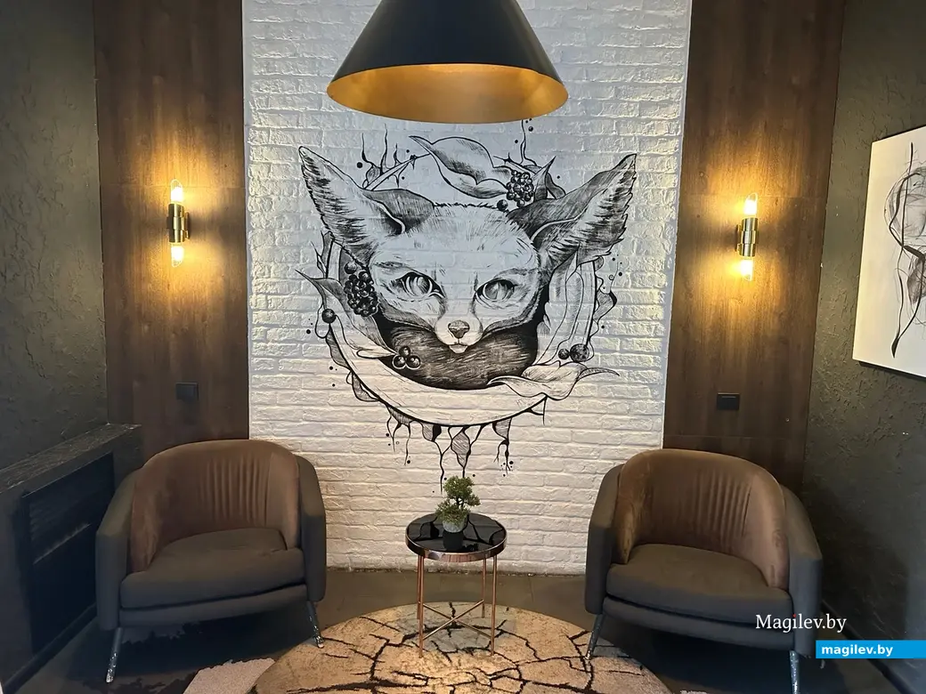 Зона ожидания выглядит уютной. Могилев, «Белый Лис», август 2023 г.