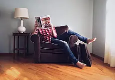 «Понимаю, что надо работать, учиться, но не могу заставить себя это делать. Как справиться с ленью?» Комментирует психолог