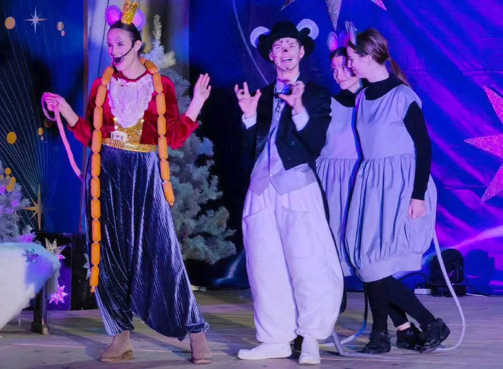 Декабрь 2023 года. Музыкальная сказка «Новогодние приключения Барбоса и Мурки» Могилевской филармонии.