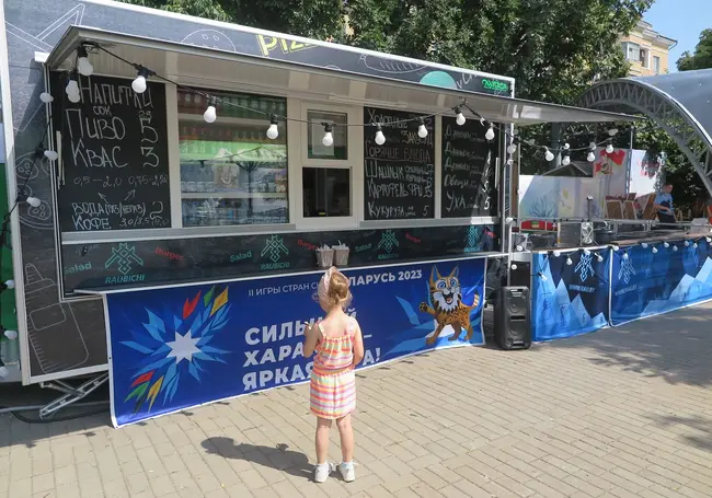 Как в дневное время работает фан-зона II Игр стран СНГ в сквере 40-летия Победы в Могилеве? Фотофакт