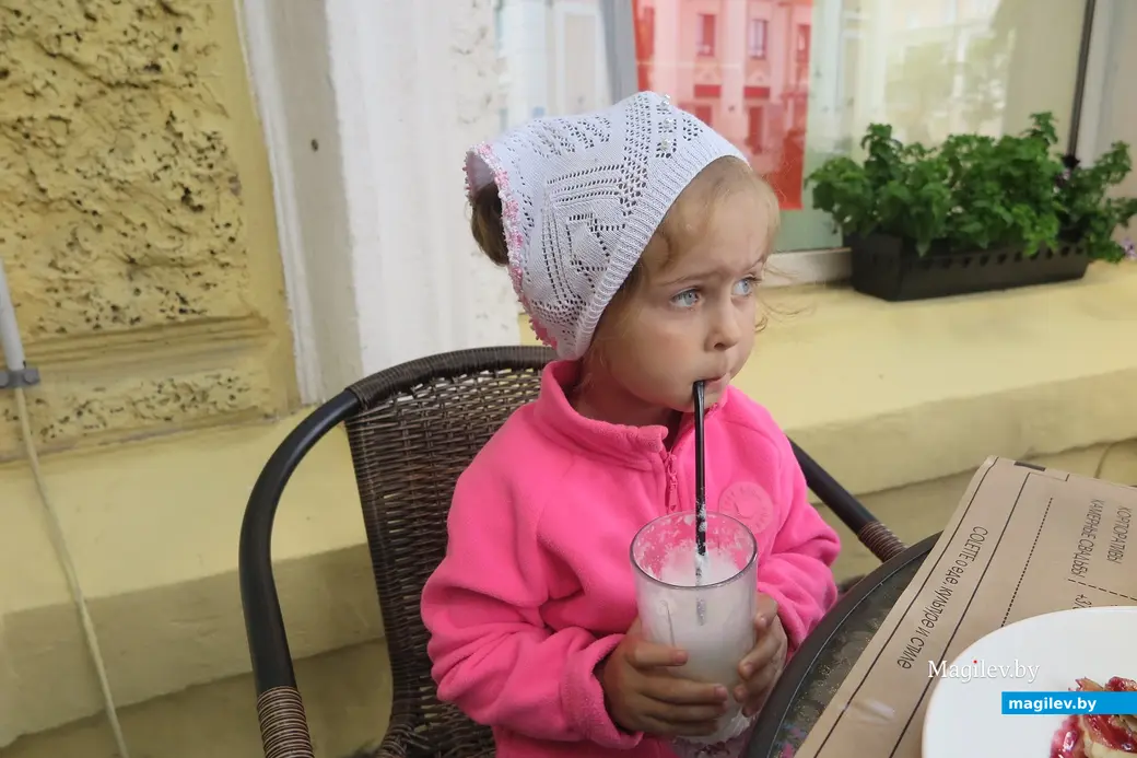 Июль 2023 г. Могилев, рестобар «Колетт». Молочный коктейль - это самое дорогое в обеденном меню.