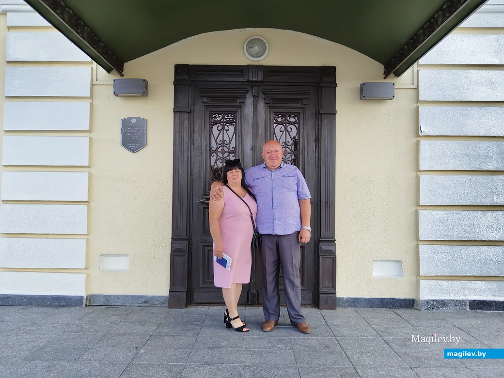 ЗАГС, Могилев. 11.08.2023. Ольга и Вячеслав Потемкины. А 12 августа новоиспеченные молодожены выдают замуж свою старшую дочь.