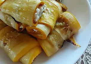 Готовим сами: кабачковые рулетики с творожным сыром