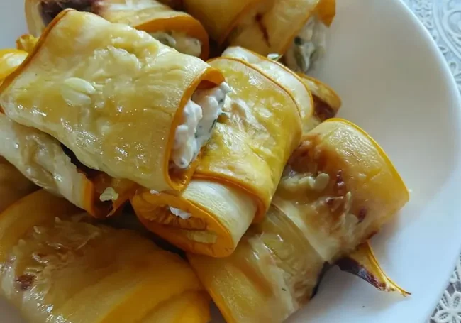 Готовим сами: кабачковые рулеты с творожным сыром