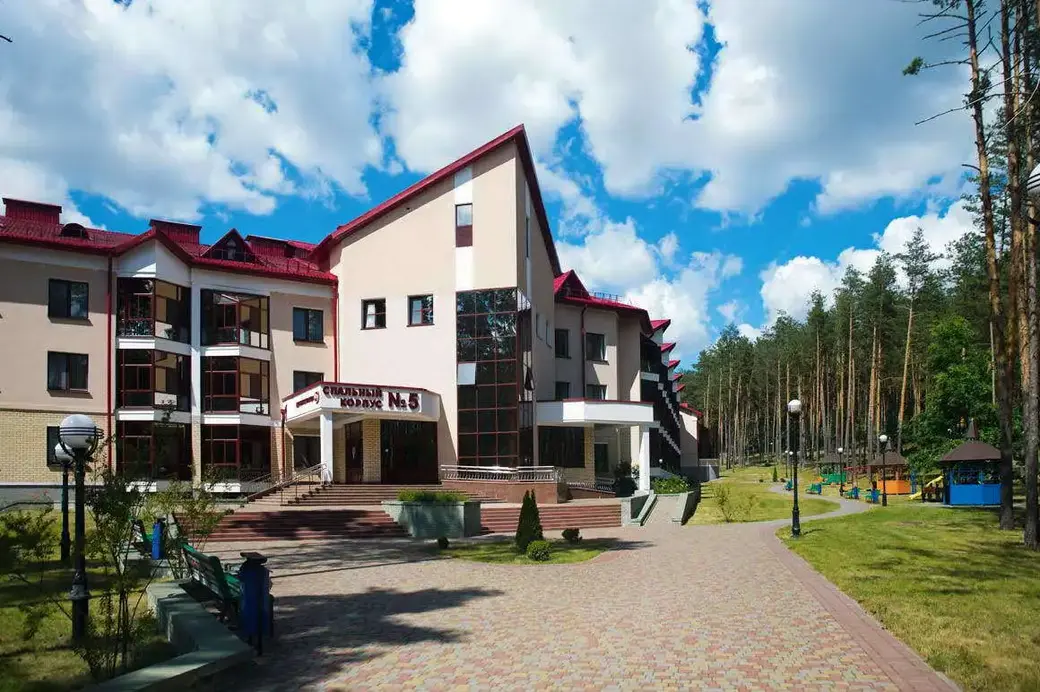 Санаторий «Ружанский», один из корпусов. Фото: ruzhansky.zdravkurort.by.