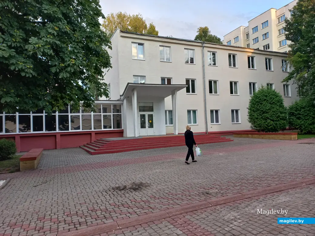 Так выглядит сегодня Могилевский государственный колледж искусств (бывшее музыкальное училище). Могилев, июль 2023 года.