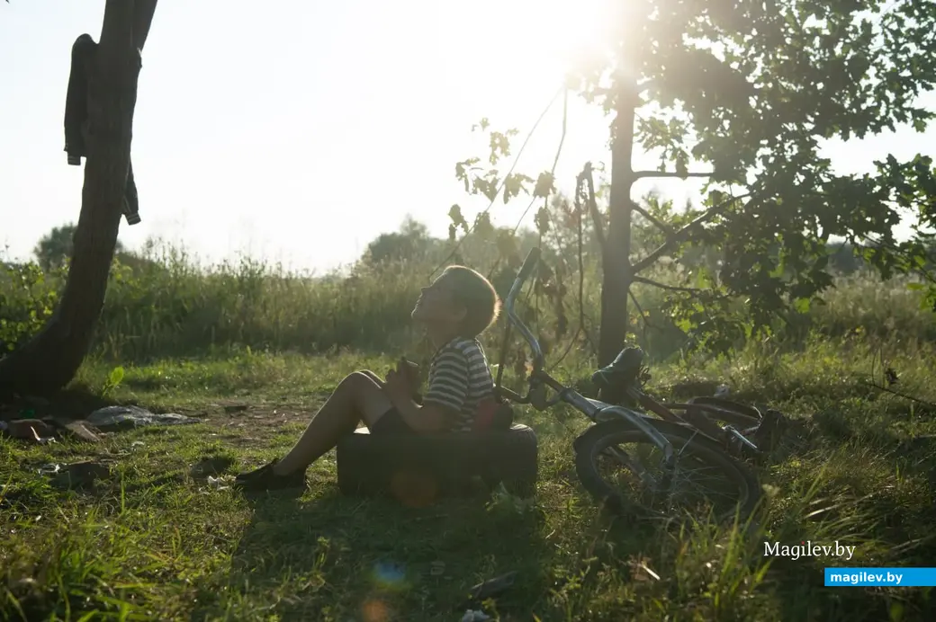 Поселок Брожа, Бобруйский район, август 2023 года. Последние дни летних каникул у детей.