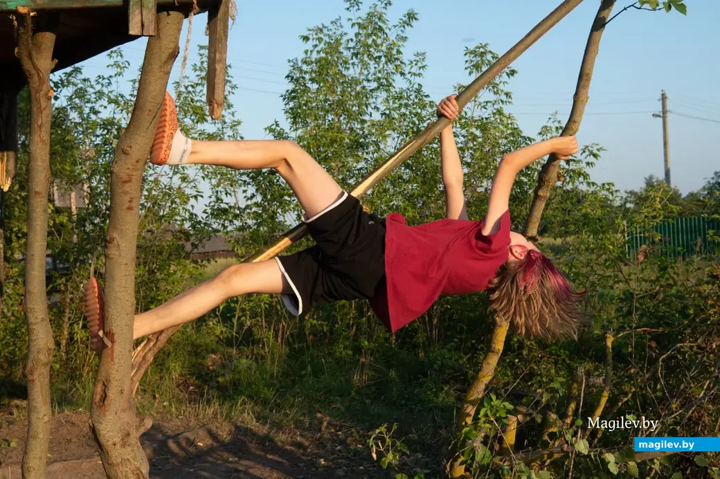 Поселок Брожа, Бобруйский район, август 2023 года. Последние дни летних каникул у детей.