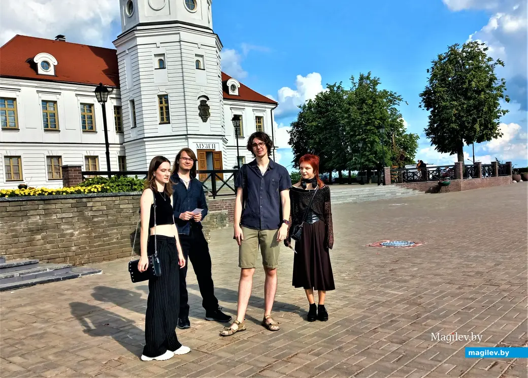 Зрители остались довольны. Выставка фотографий Дарьи Егоровой. Могилев, городская Ратуша, 25.08.2023 г.