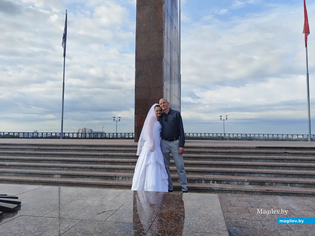 ЗАГС, Могилев. 25.08.2023. Ольга Ткачева и Александр Богданов. 17-летняя дочь Ольги приняла Александра.