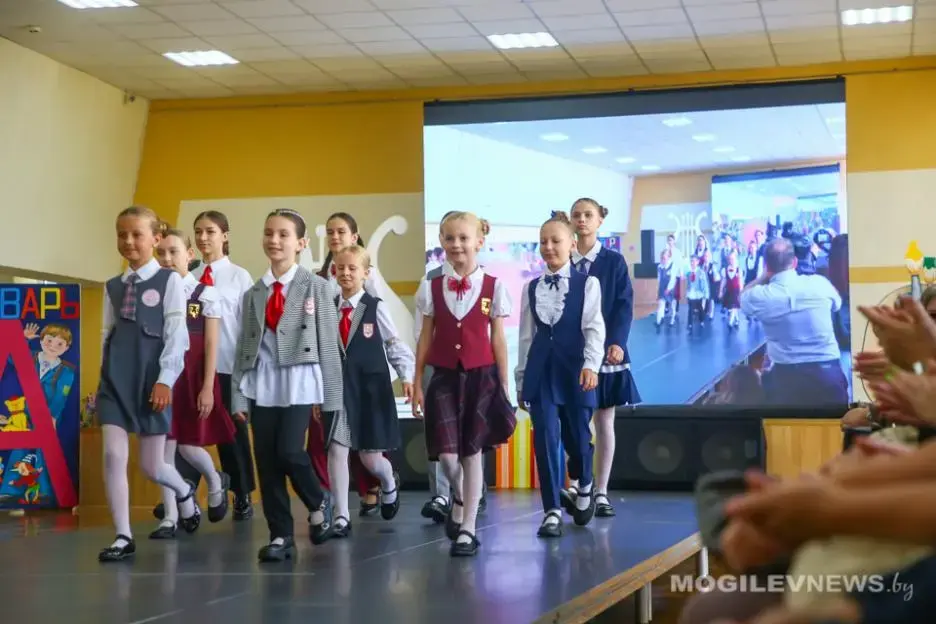 Могилев, 25 августа, 2023 года. Областная августовская конференция педагогических работников. Показ коллекций школьной одежды белорусских производителей. Фото: