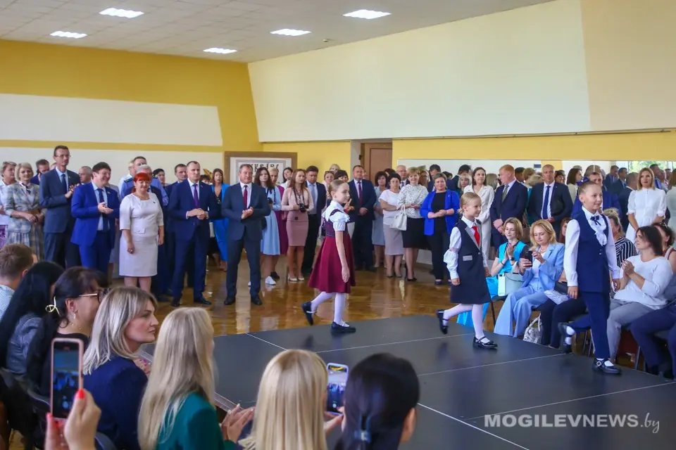 Могилев, 25 августа, 2023 года. Областная августовская конференция педагогических работников. Показ коллекций школьной одежды белорусских производителей. Фото: