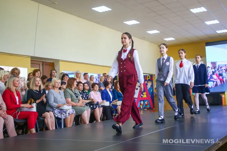 Могилев, 25 августа, 2023 года. Областная августовская конференция педагогических работников. Показ коллекций школьной одежды белорусских производителей. Фото: