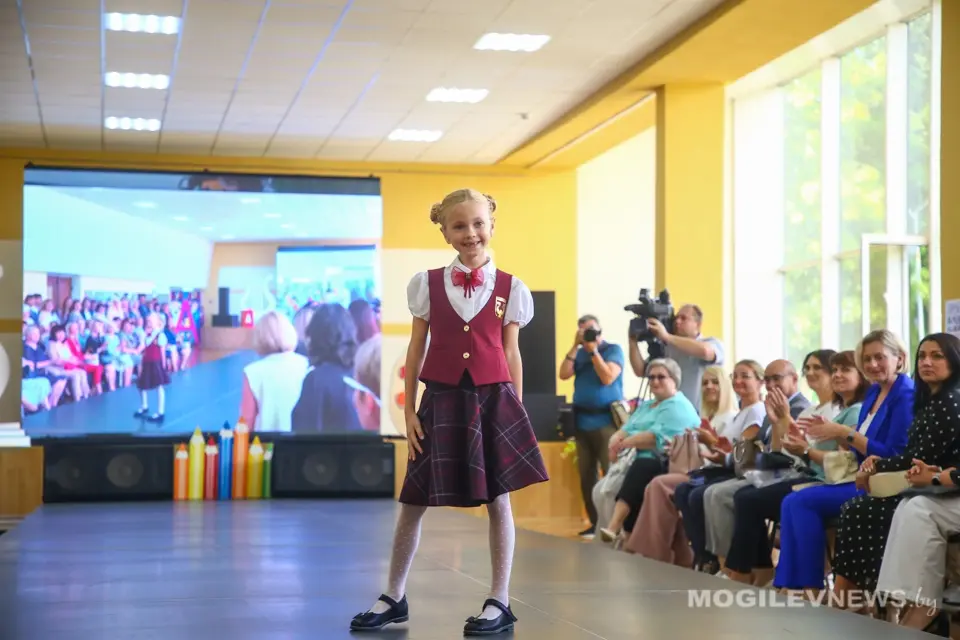 Могилев, 25 августа, 2023 года. Областная августовская конференция педагогических работников. Показ коллекций школьной одежды белорусских производителей. Фото: