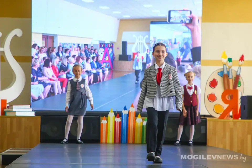 Могилев, 25 августа, 2023 года. Областная августовская конференция педагогических работников. Показ коллекций школьной одежды белорусских производителей. Фото: