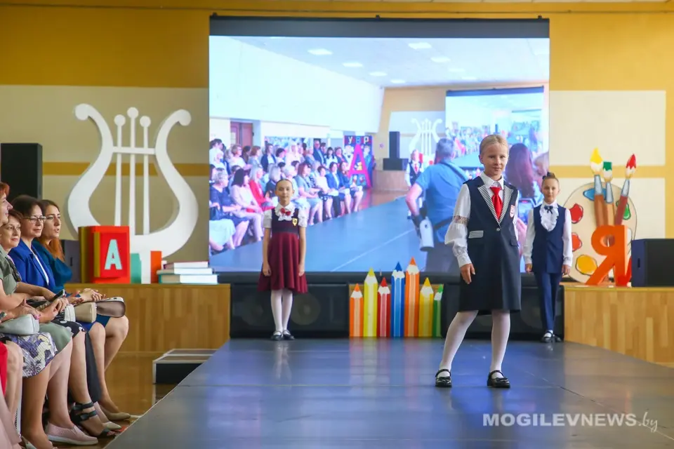 Могилев, 25 августа, 2023 года. Областная августовская конференция педагогических работников. Показ коллекций школьной одежды белорусских производителей. Фото: