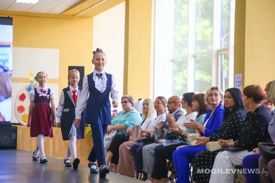 Могилев, 25 августа, 2023 года. Областная августовская конференция педагогических работников. Показ коллекций школьной одежды белорусских производителей. Фото: