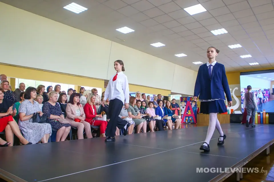 Могилев, 25 августа, 2023 года. Областная августовская конференция педагогических работников. Показ коллекций школьной одежды белорусских производителей. Фото: