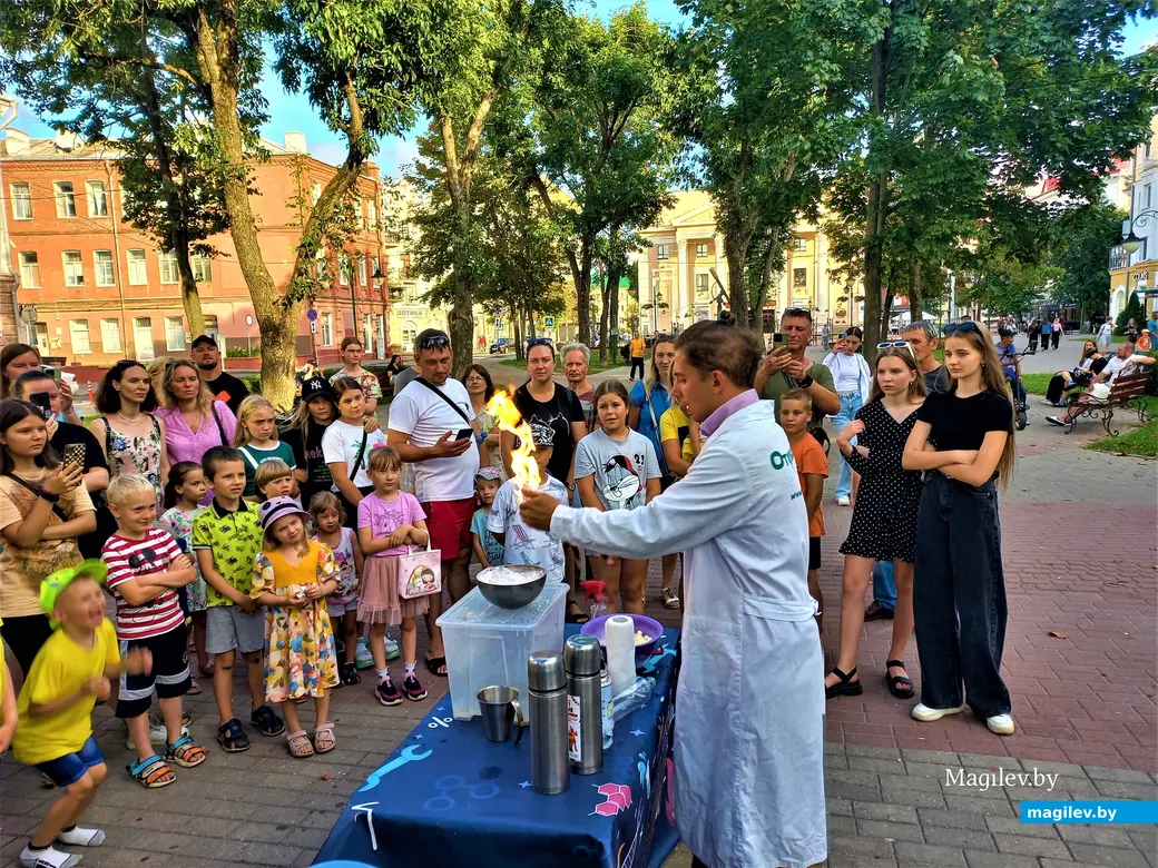 Творческая акция «Острова добра» в защиту животных. Могилев, Комсомольский сквер, 27.08.2023 г.