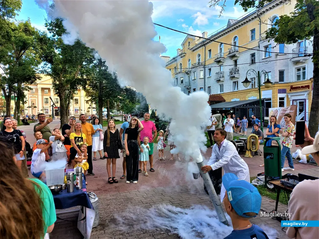 Творческая акция «Острова добра» в защиту животных. Могилев, Комсомольский сквер, 27.08.2023 г.