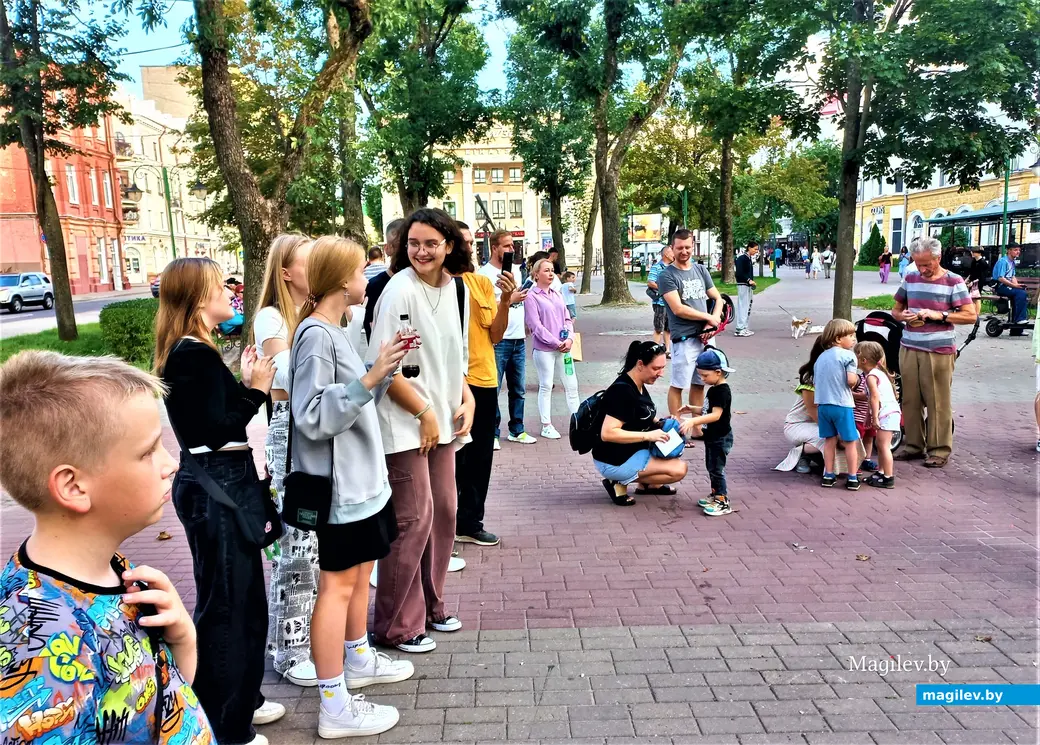 Творческая акция «Острова добра» в защиту животных. Могилев, Комсомольский сквер, 27.08.2023 г.