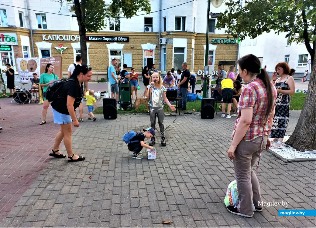 Творческая акция «Острова добра» в защиту животных. Могилев, Комсомольский сквер, 27.08.2023 г.
