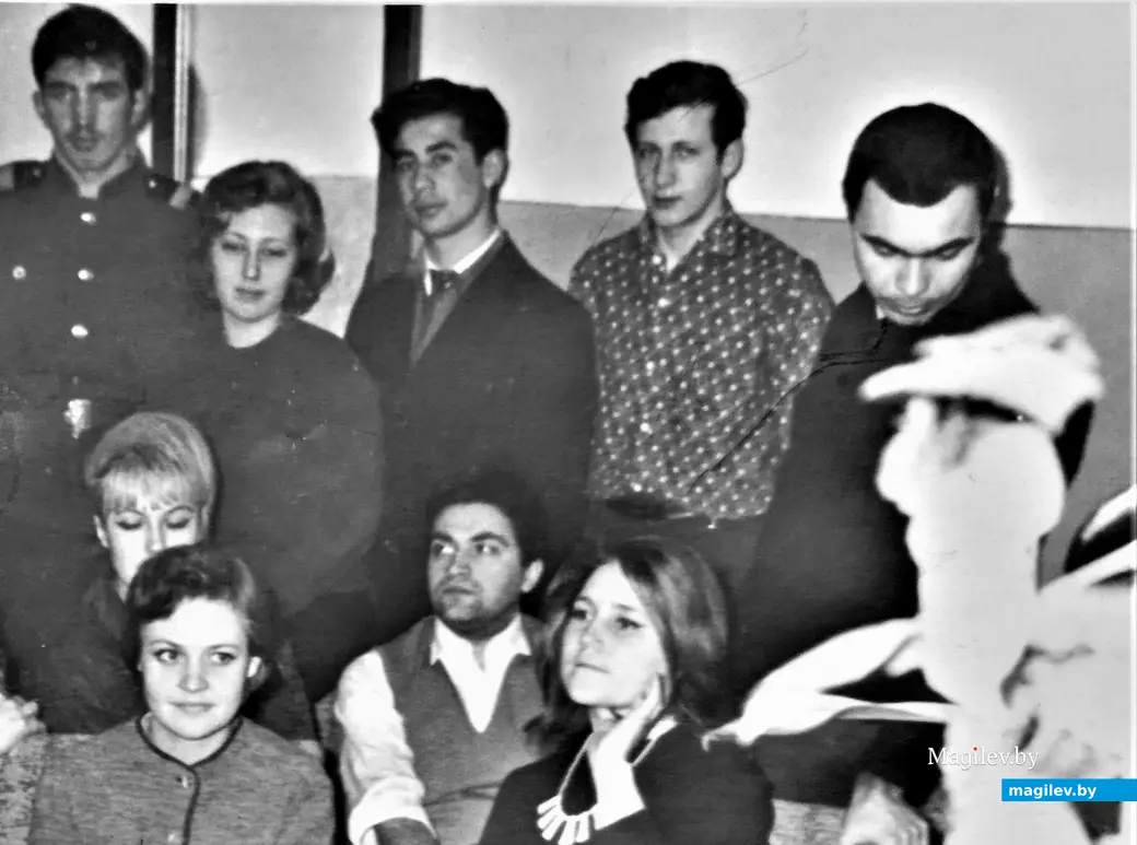 Владимир Браиловский (второй справа в верхнем ряду) в годы учебы в Москве.