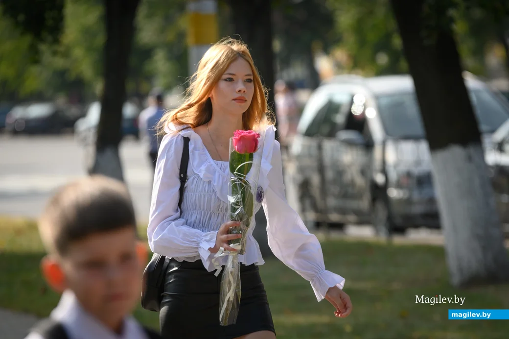 01.09.2023. Улица Минская, средняя школа №18. 1 сентября — День знаний