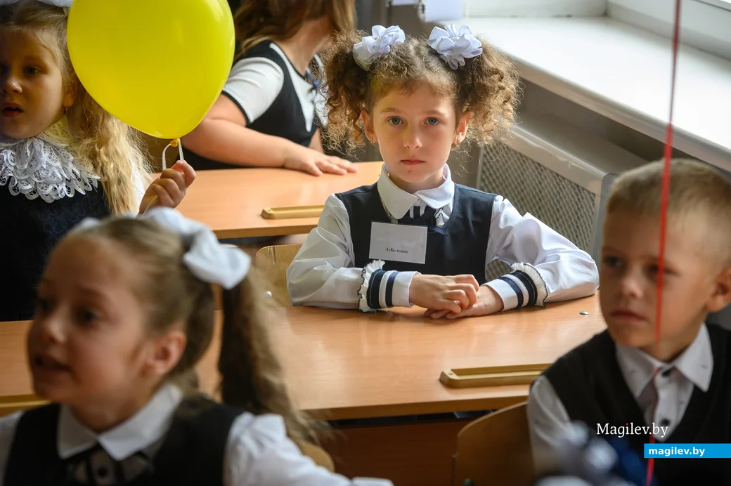 01.09.2023. Улица Минская, гимназия-колледж искусств г.Бобруйска. 1 сентября — День знаний